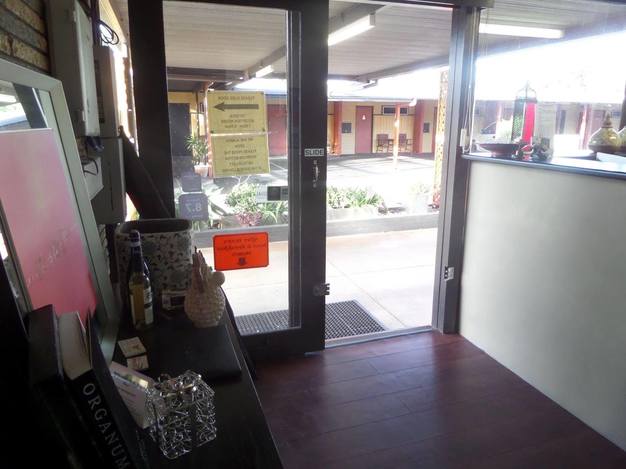 Motel Oasis Kingaroy Εξωτερικό φωτογραφία